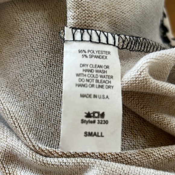 NWT Entro Leopard Print Short Sleeve Top. Size Small - Picture 5 of 5